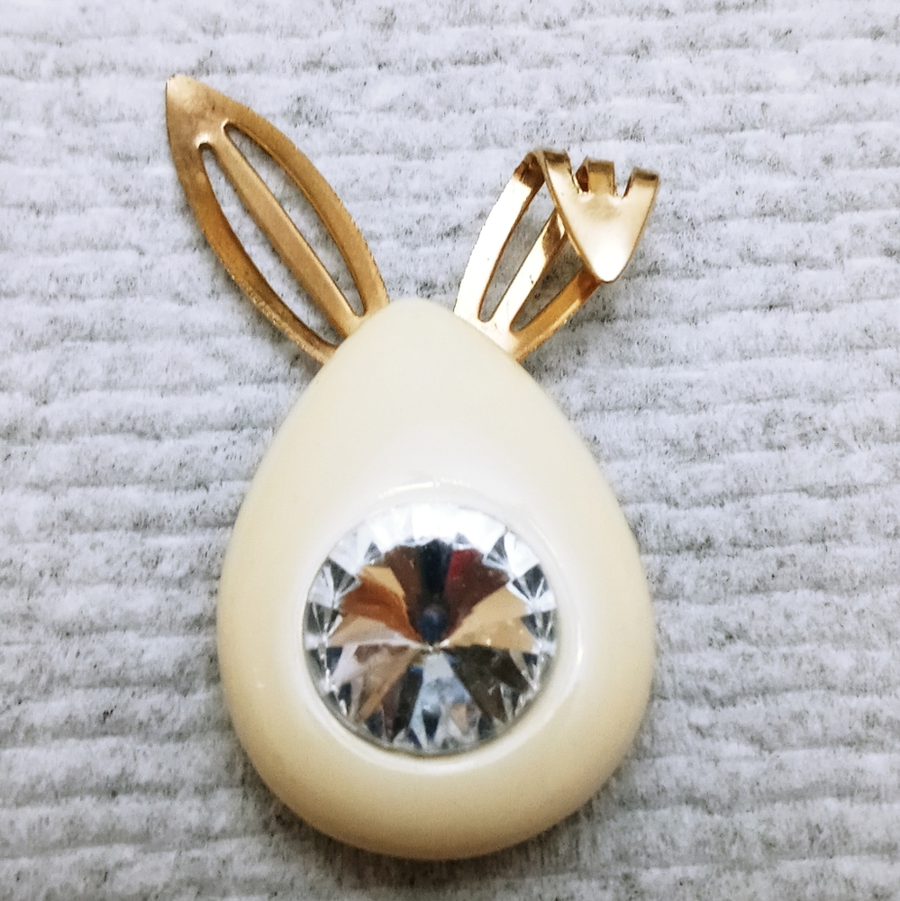 Sarah Coventry Bunny Pin